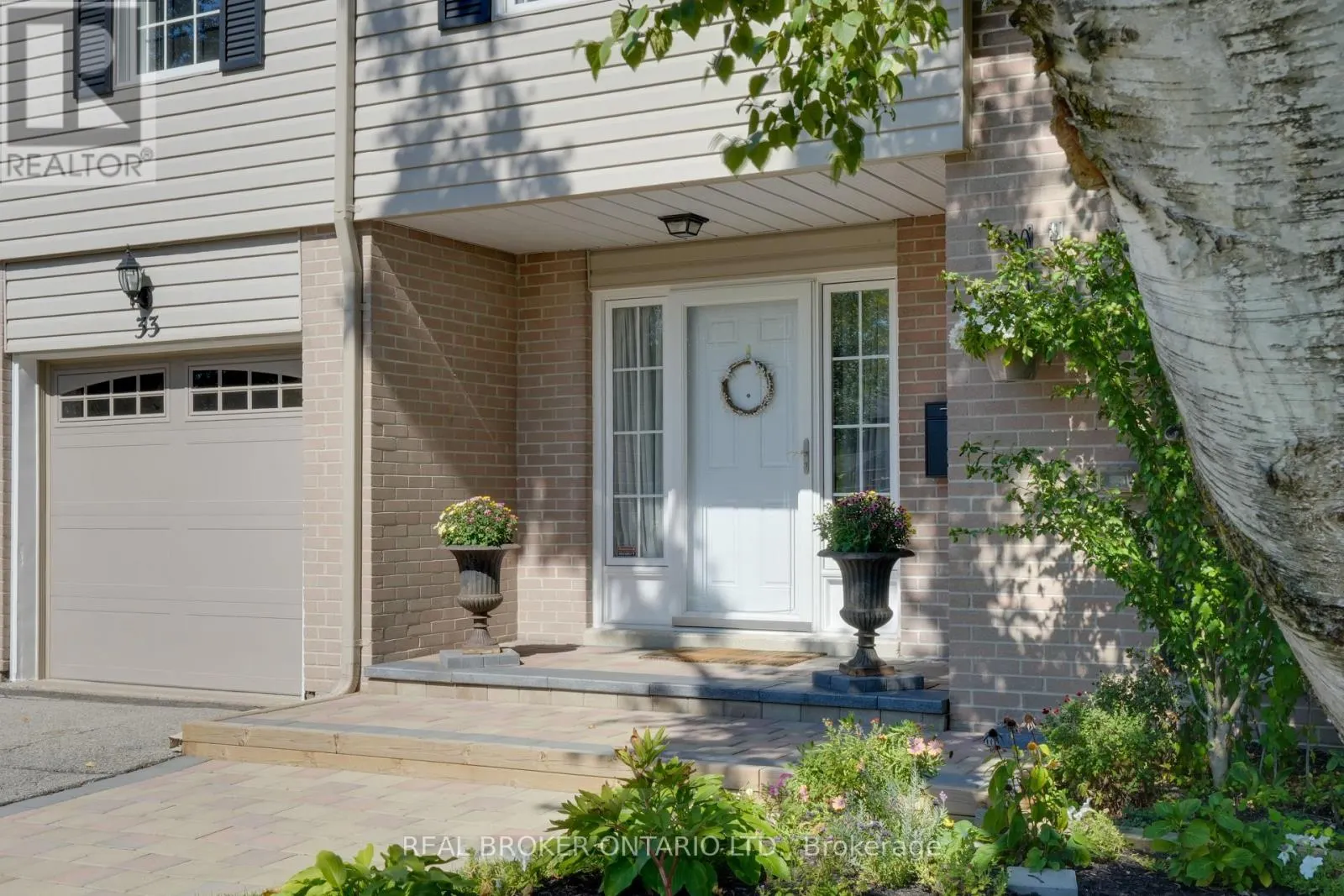 33 PORTER CRESCENT