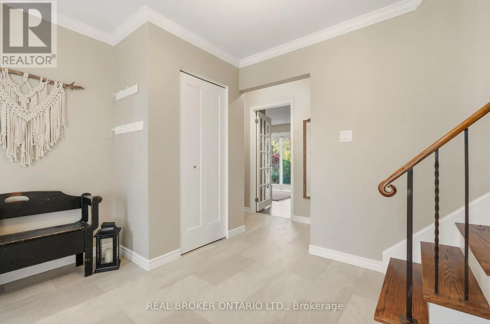 33 PORTER CRESCENT