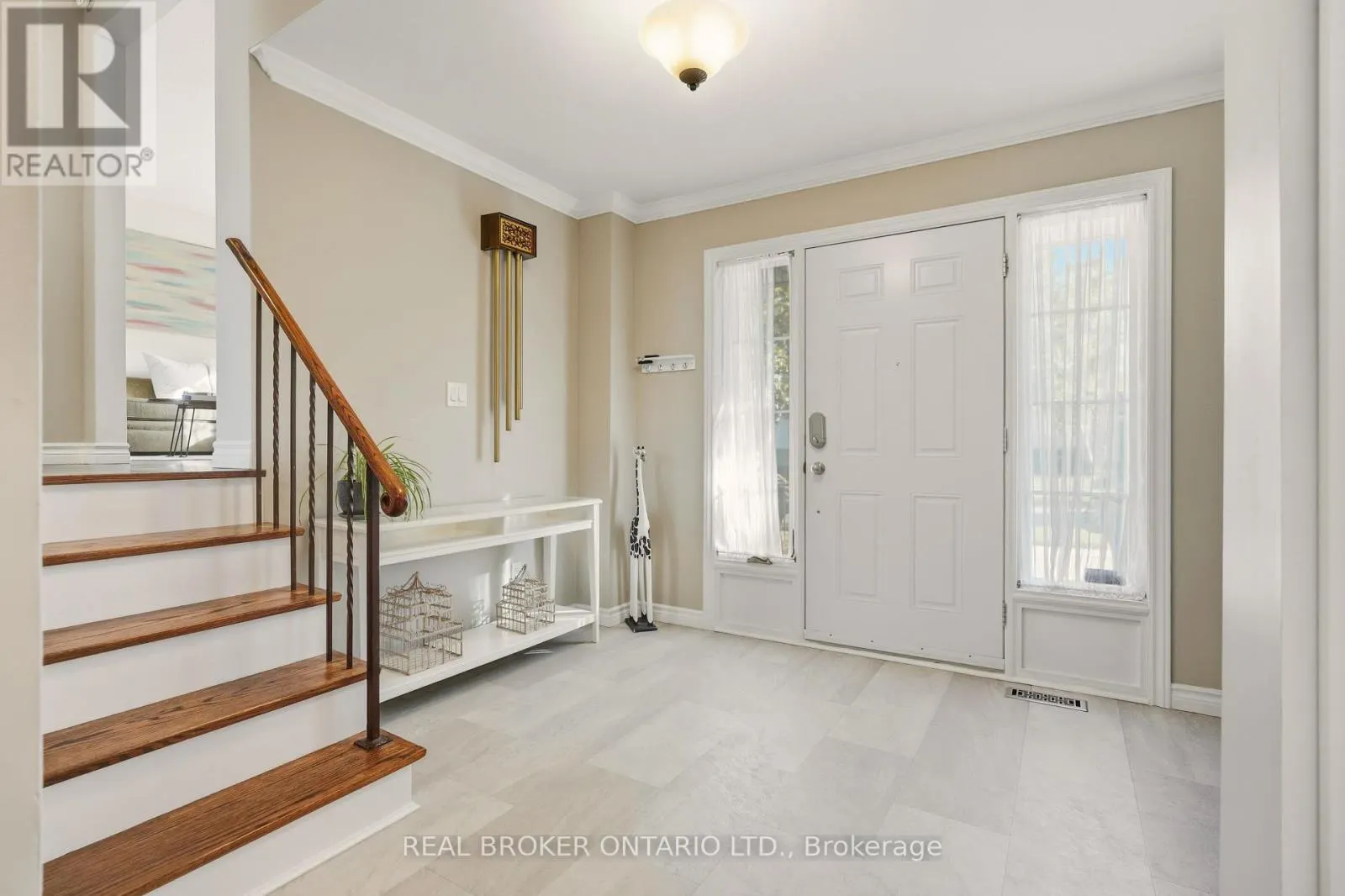 33 PORTER CRESCENT