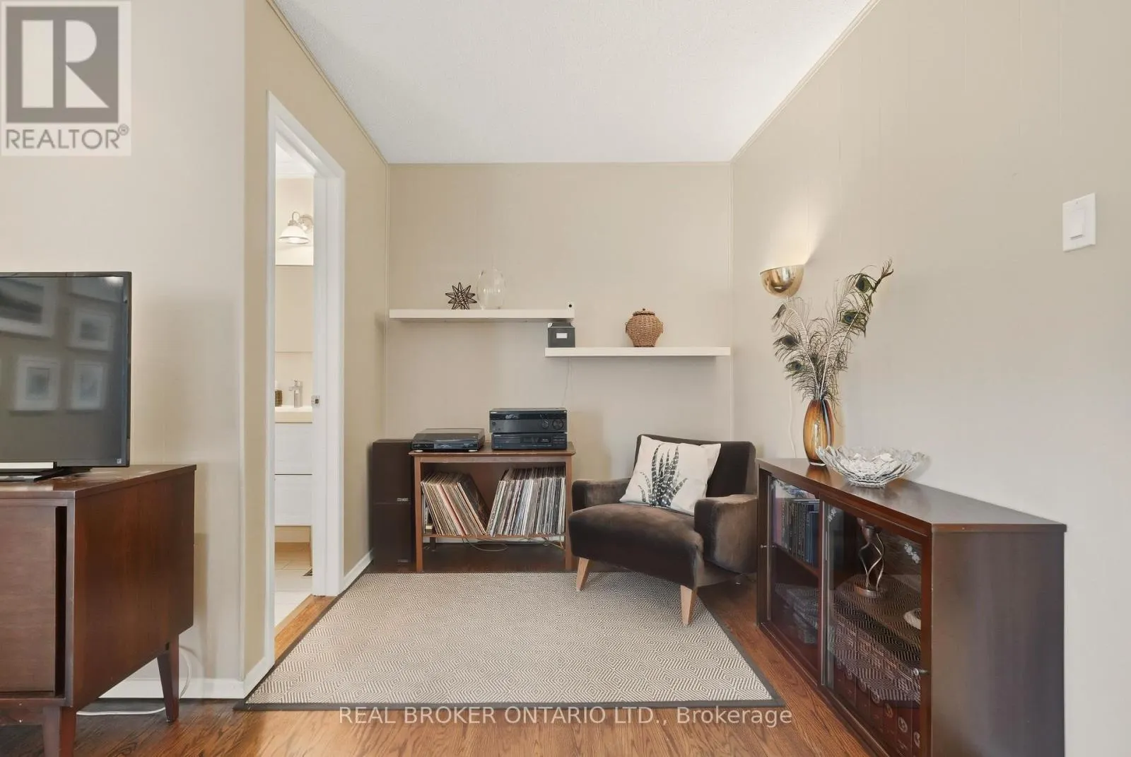 33 PORTER CRESCENT