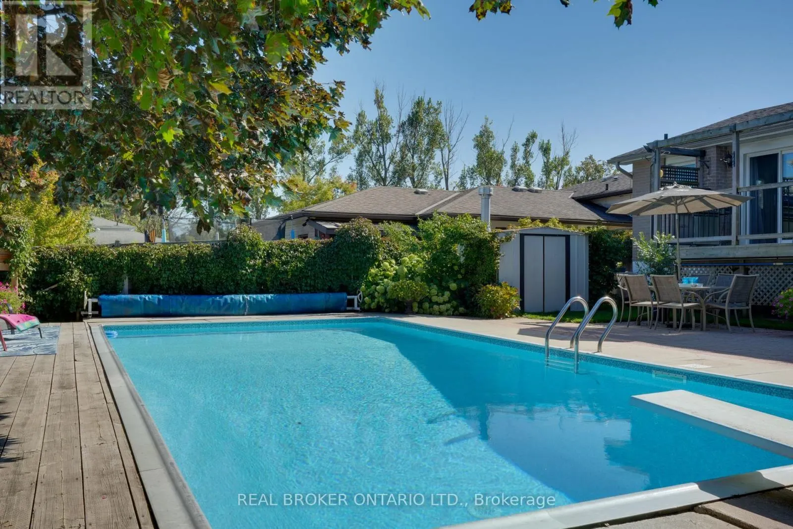 33 PORTER CRESCENT