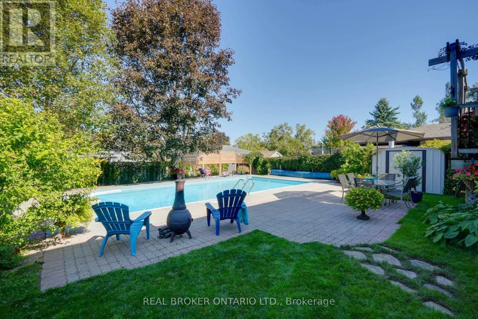 33 PORTER CRESCENT