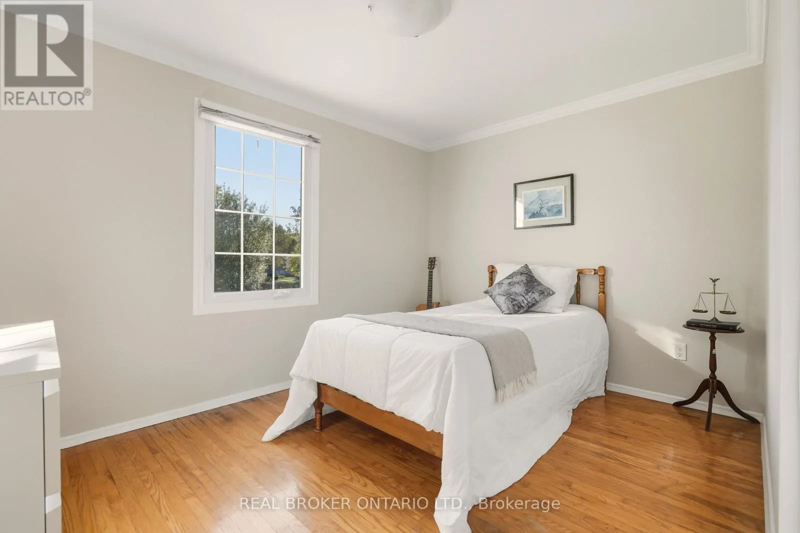 33 PORTER CRESCENT