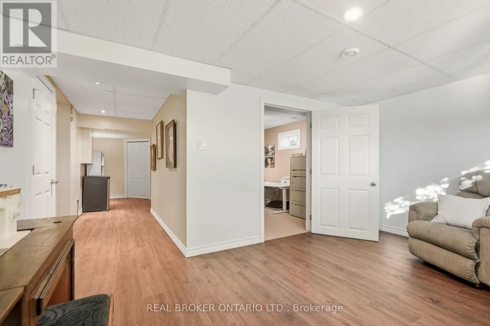 33 PORTER CRESCENT