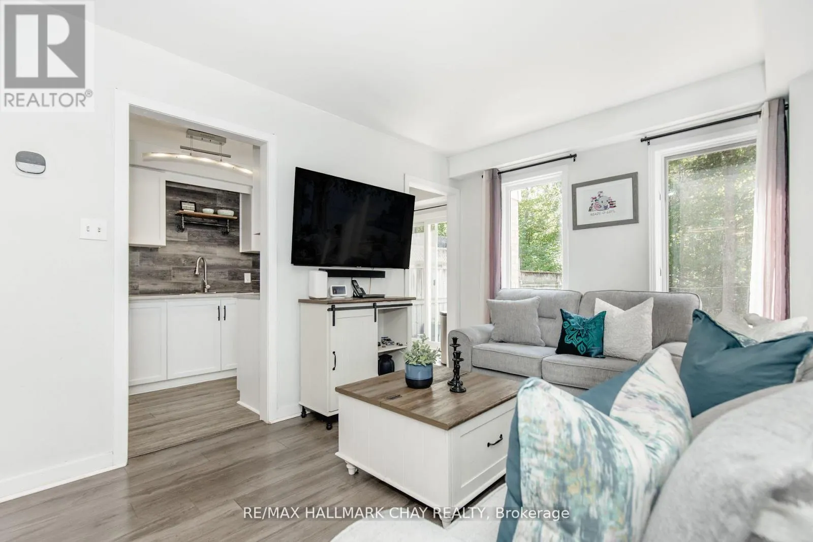 248 FERNDALE DRIVE S