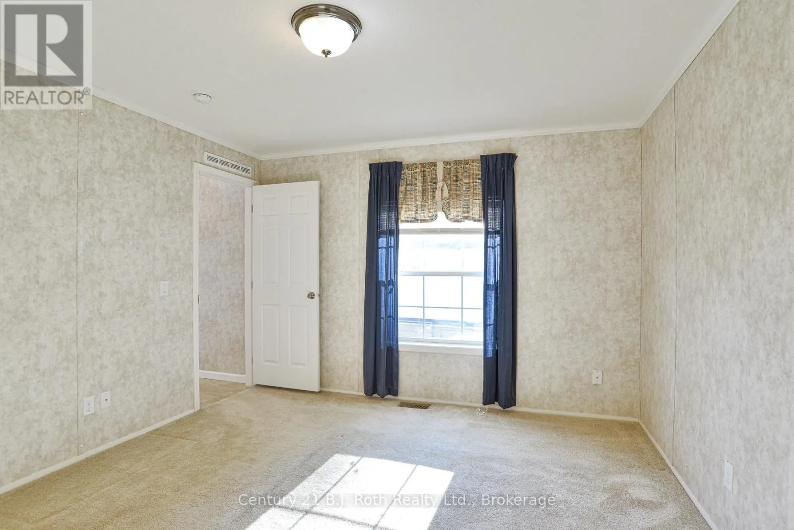 200 - 580 WEST STREET S, #200