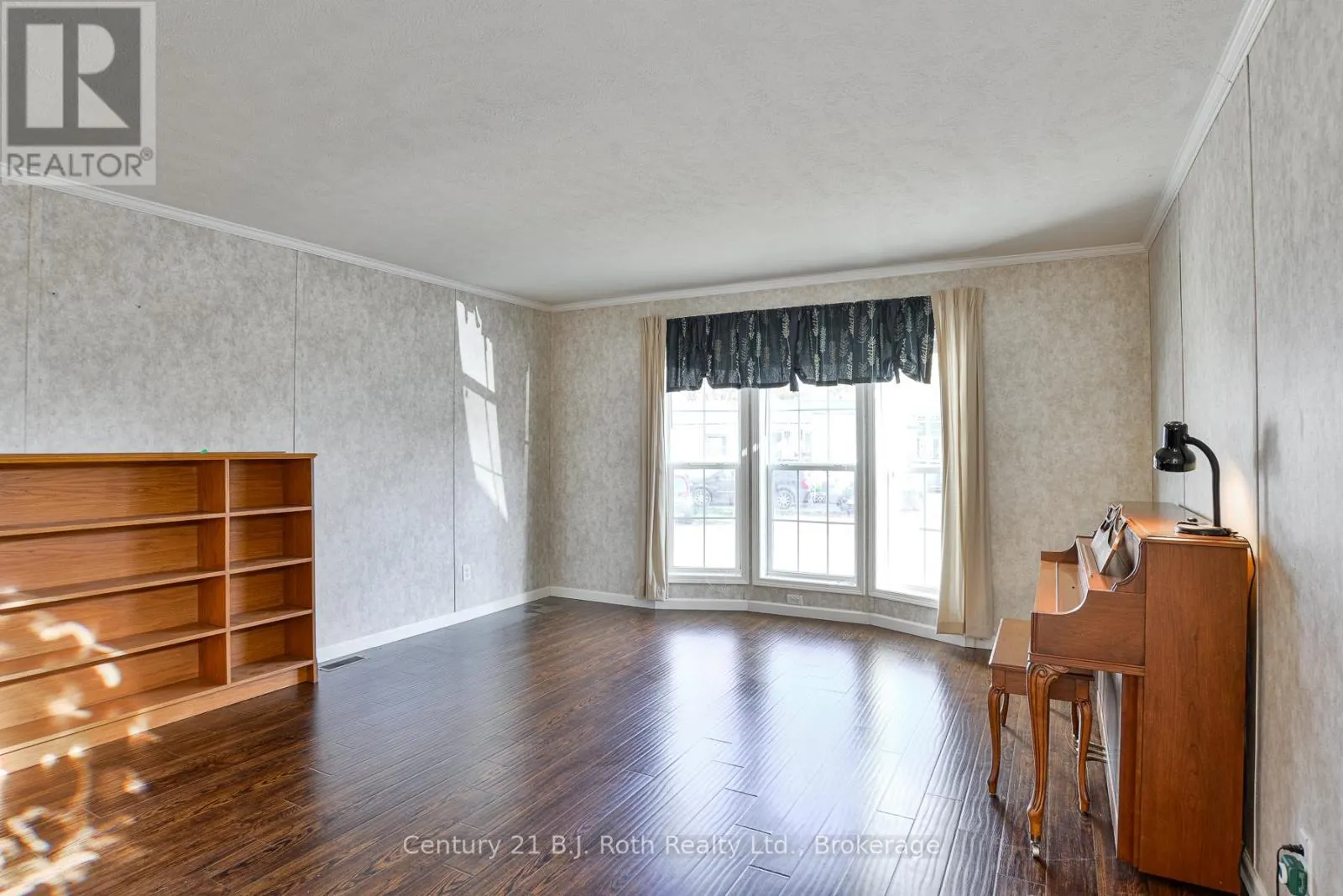 200 - 580 WEST STREET S, #200