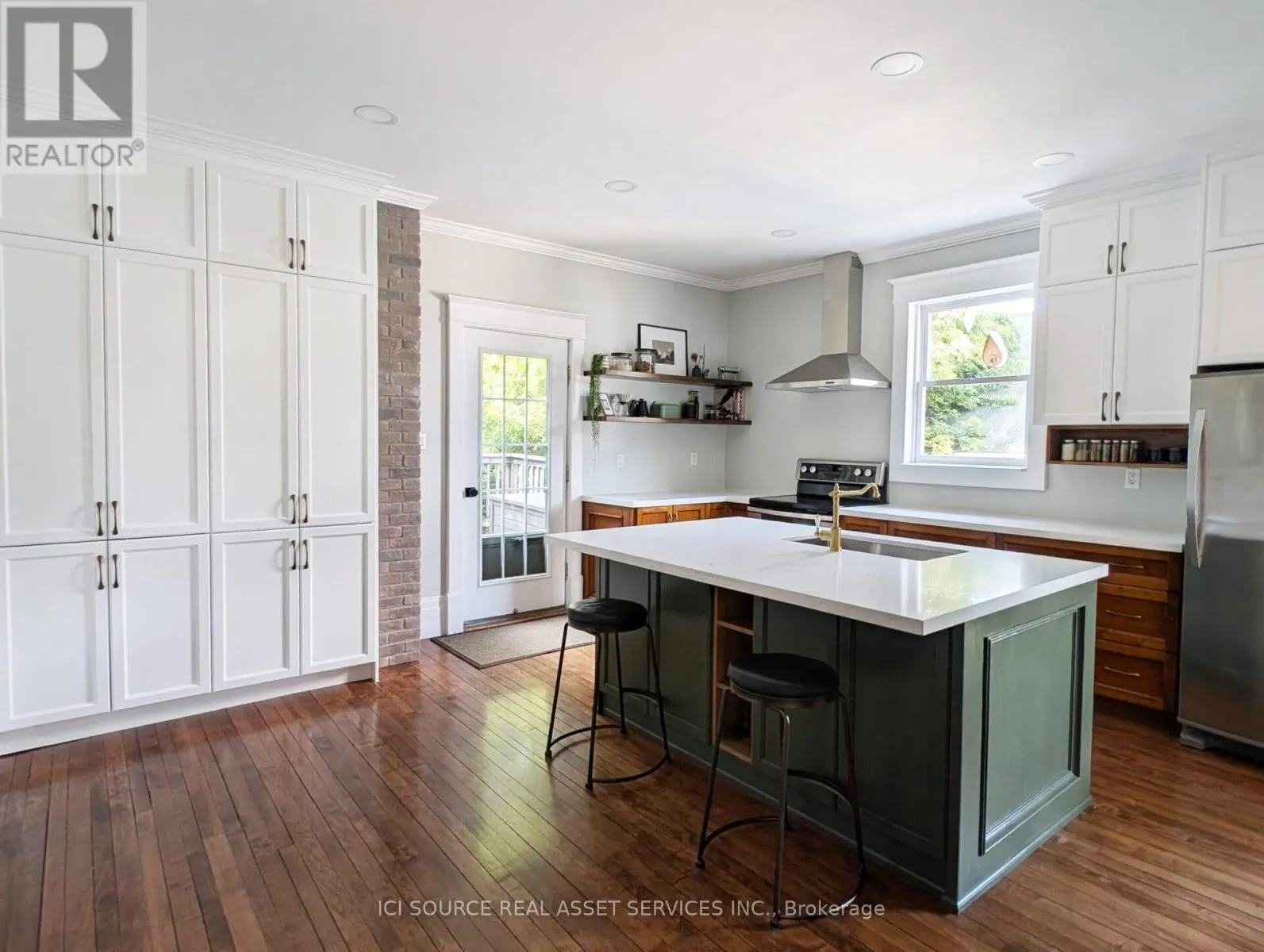 260 COLBORNE STREET W