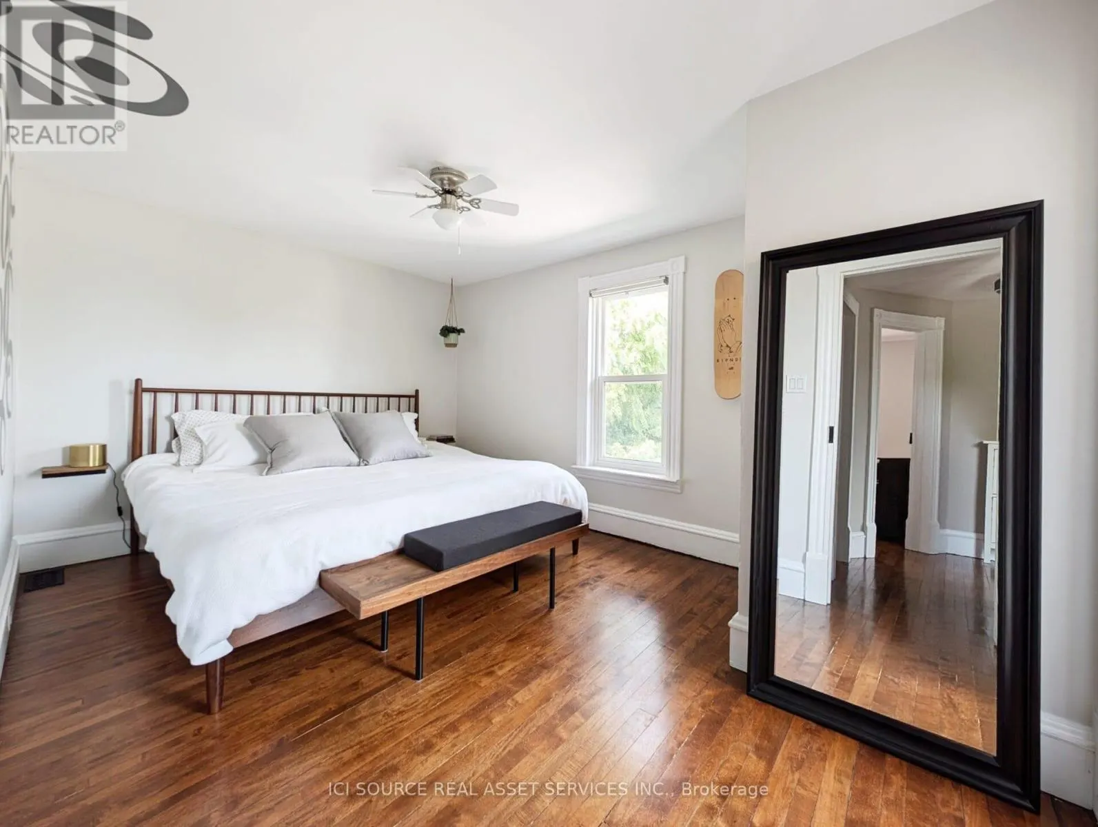 260 COLBORNE STREET W