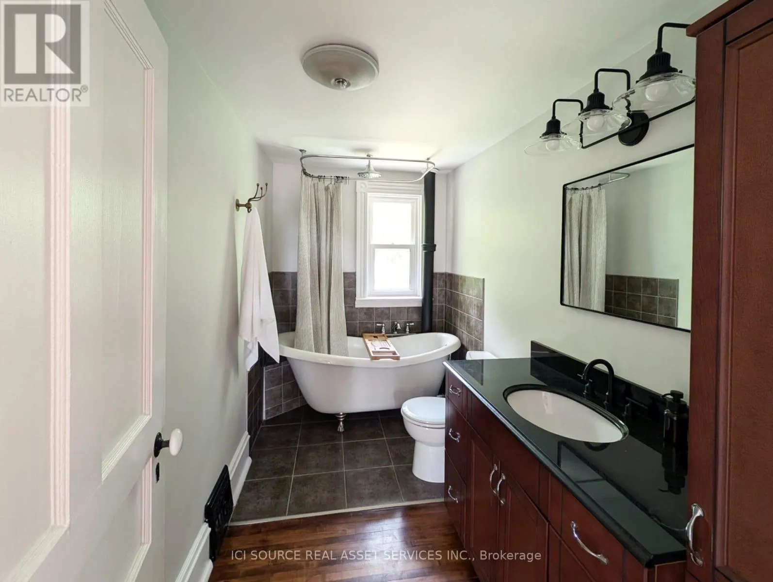 260 COLBORNE STREET W