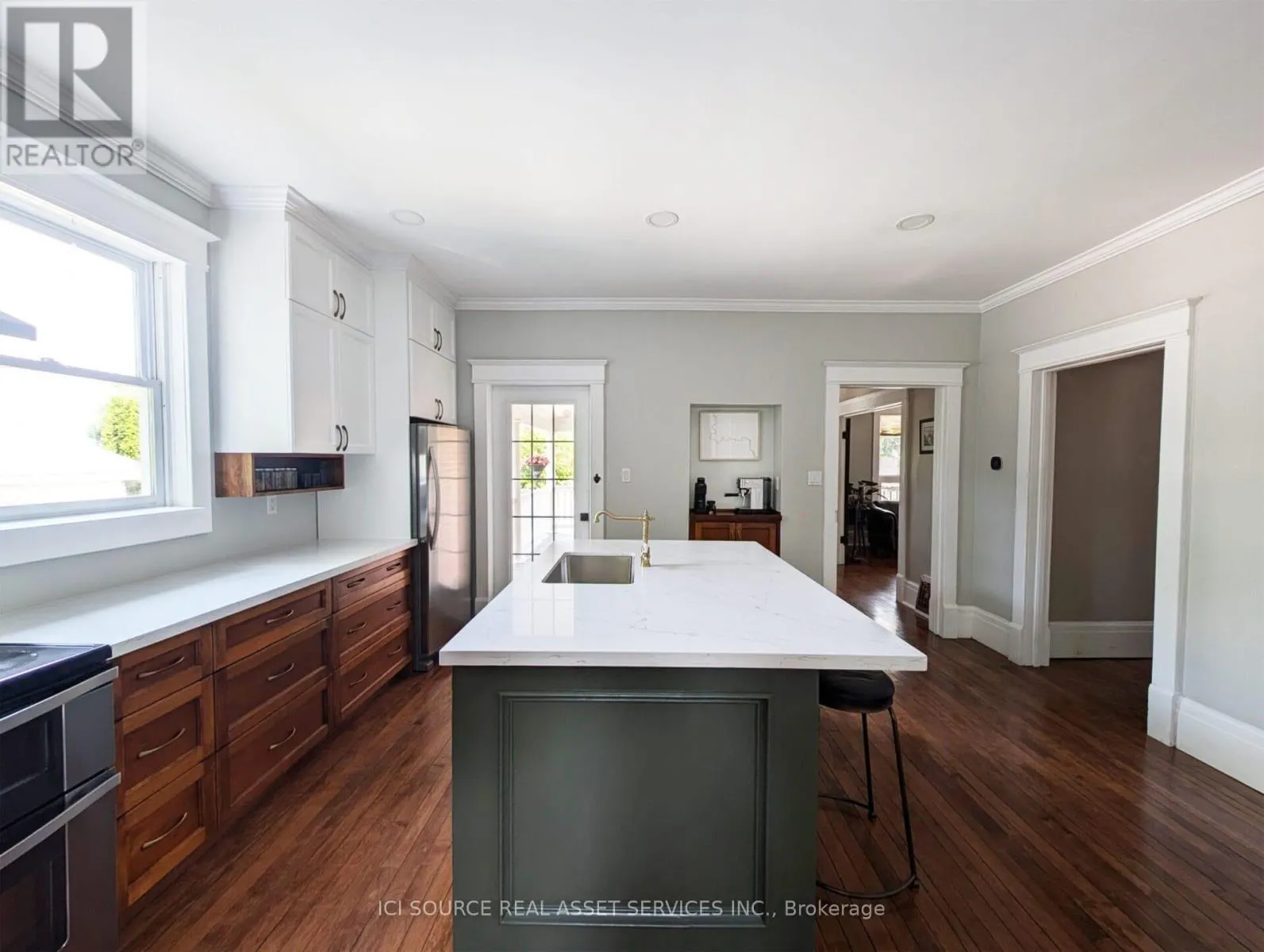 260 COLBORNE STREET W