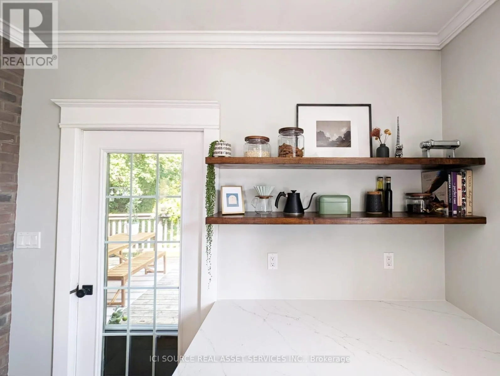 260 COLBORNE STREET W