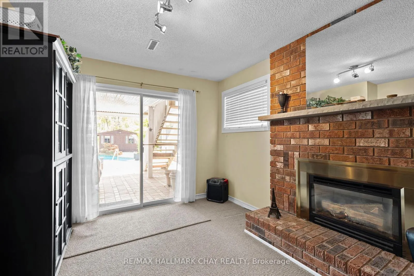 292 LEACOCK DRIVE