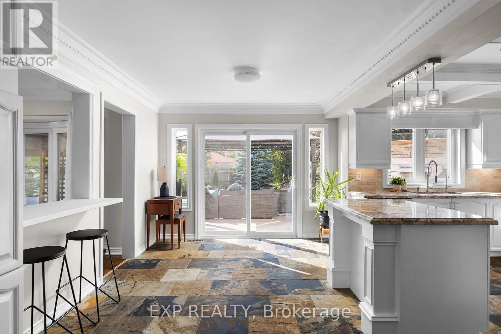 71 CITYVIEW CIRCLE