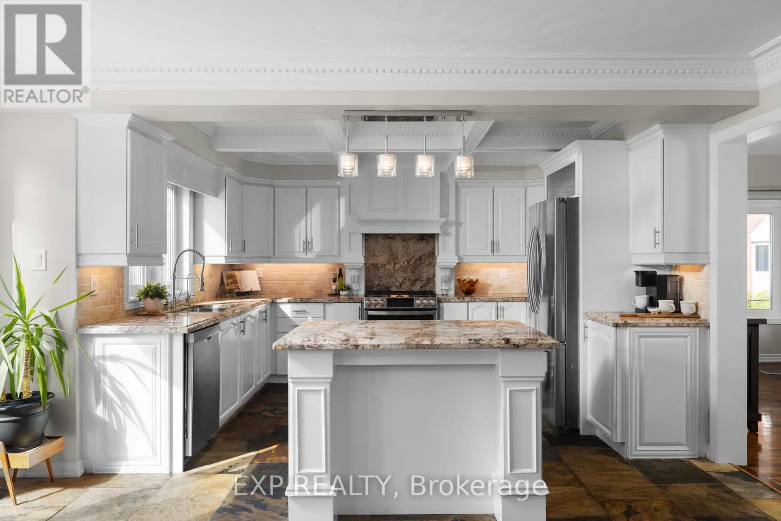 71 CITYVIEW CIRCLE