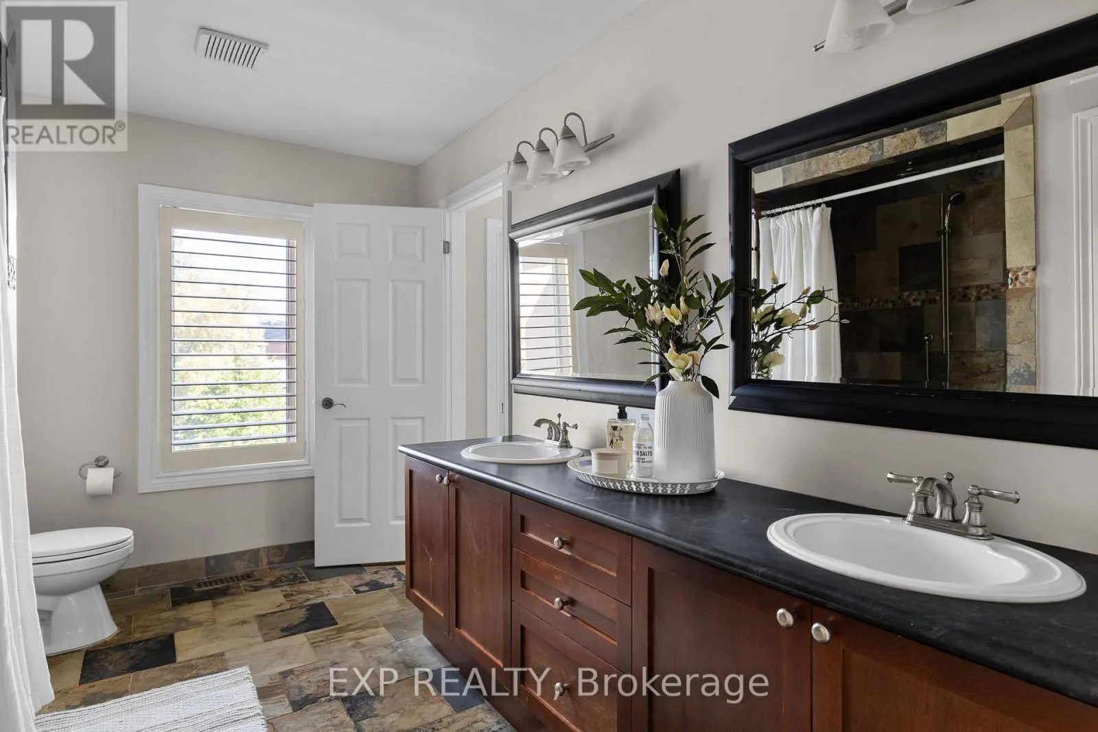 71 CITYVIEW CIRCLE