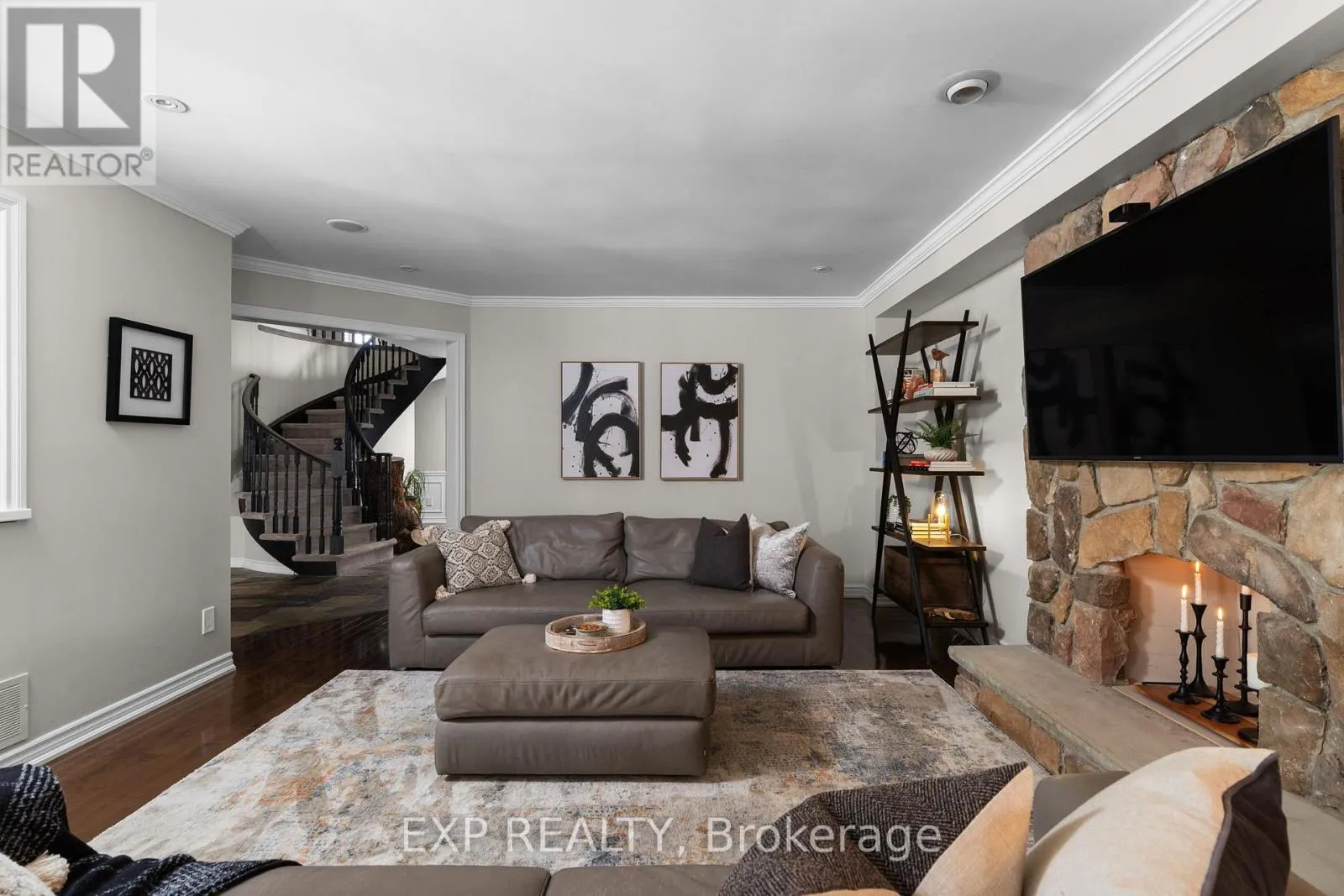 71 CITYVIEW CIRCLE