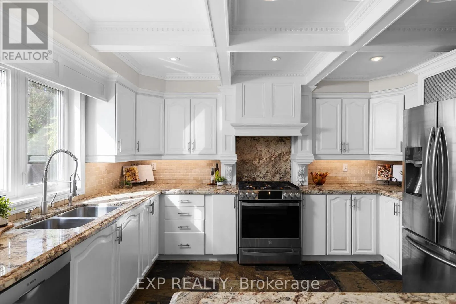 71 CITYVIEW CIRCLE