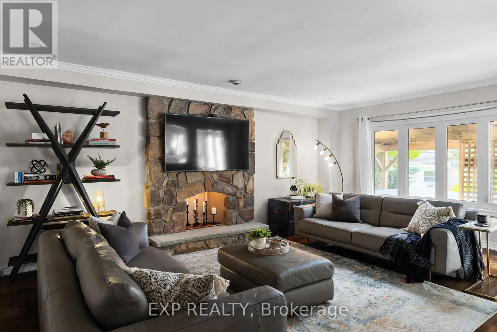 71 CITYVIEW CIRCLE