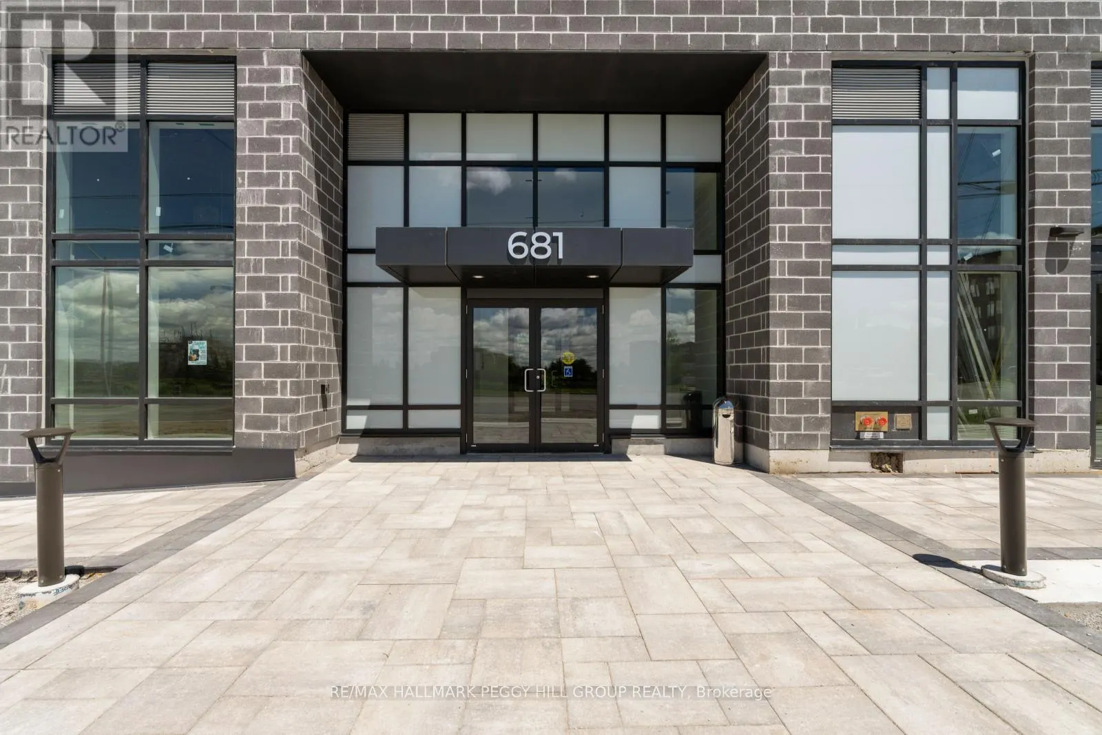 502 - 681 YONGE STREET