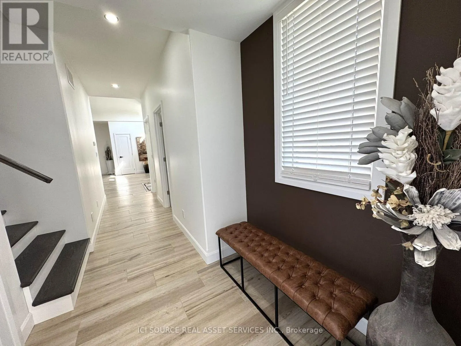 18 SWAN LANE