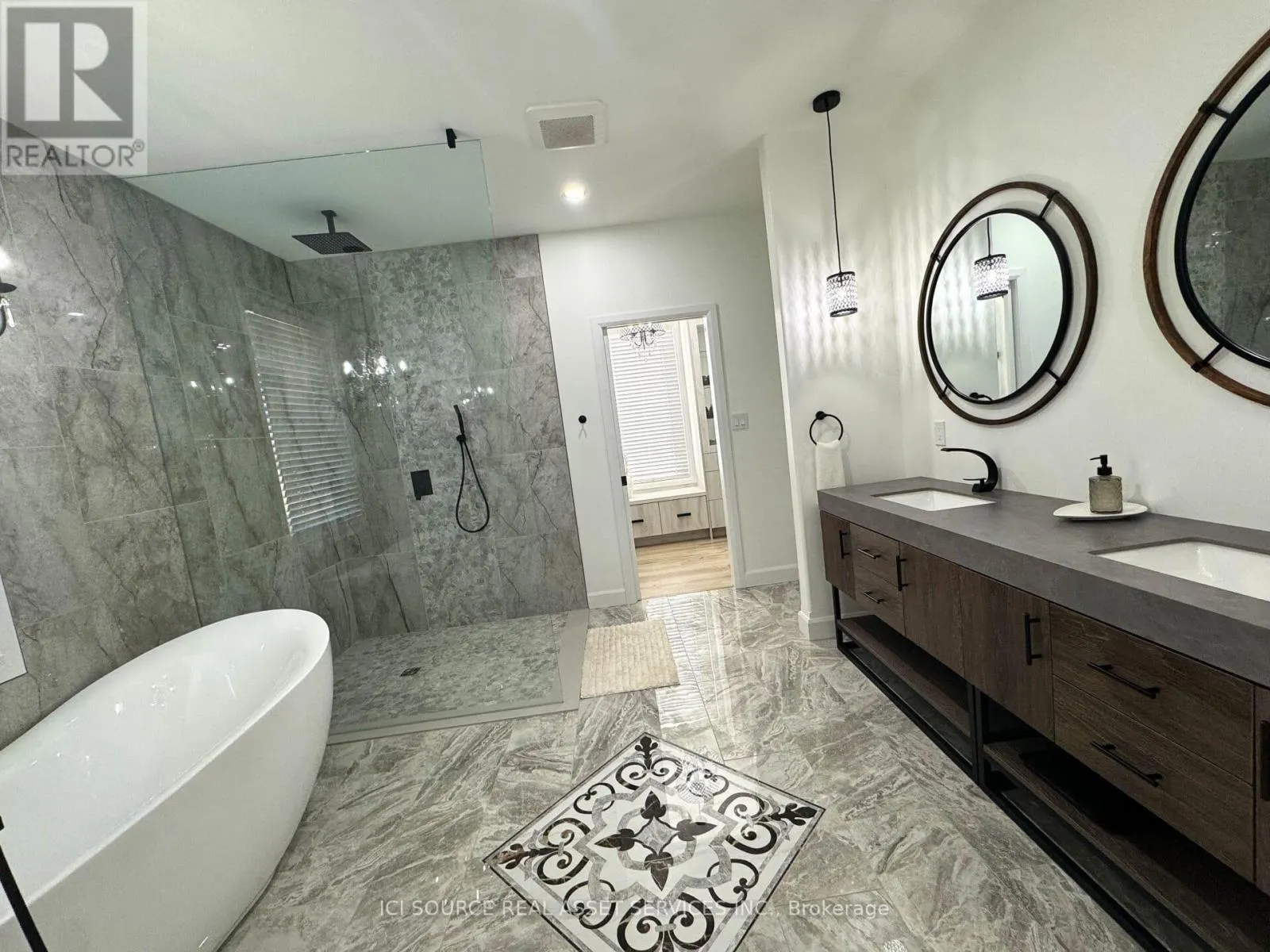 18 SWAN LANE