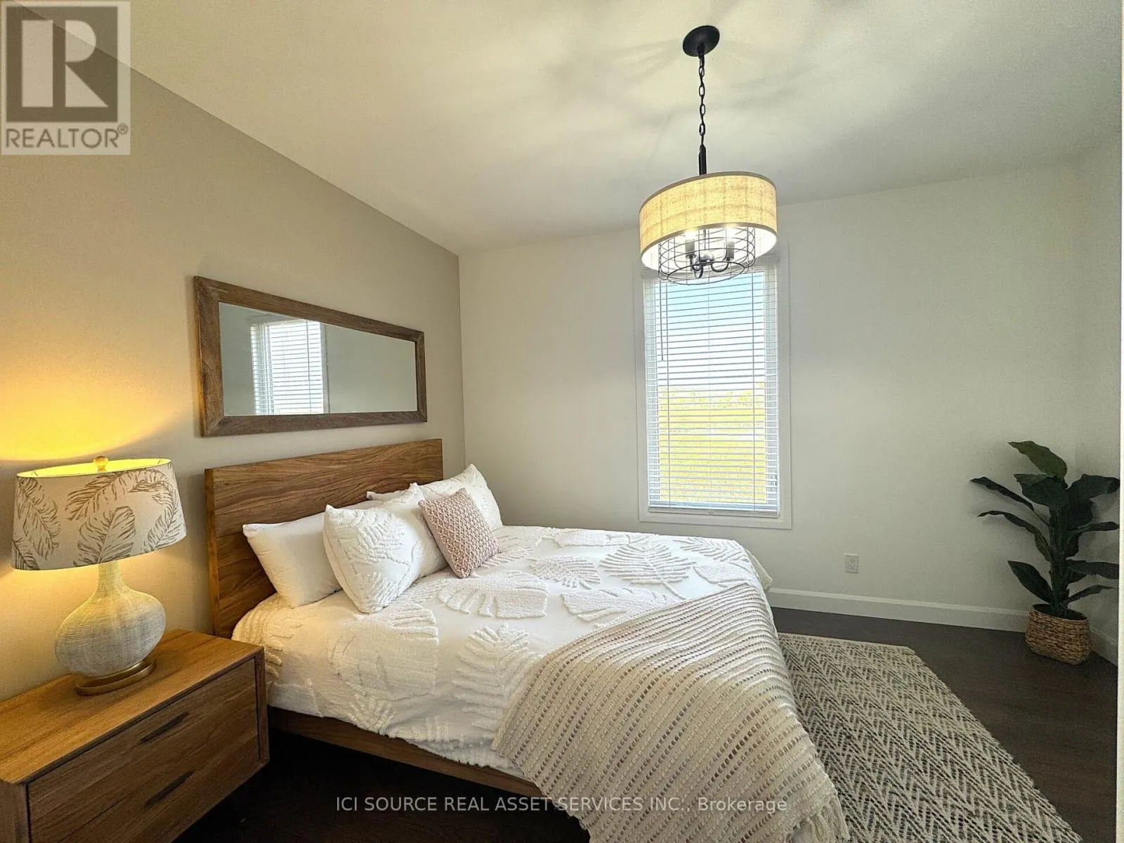 18 SWAN LANE