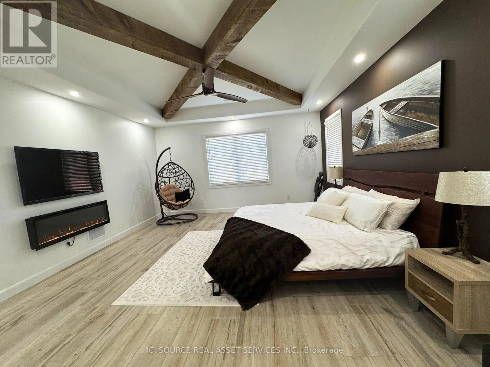 18 SWAN LANE