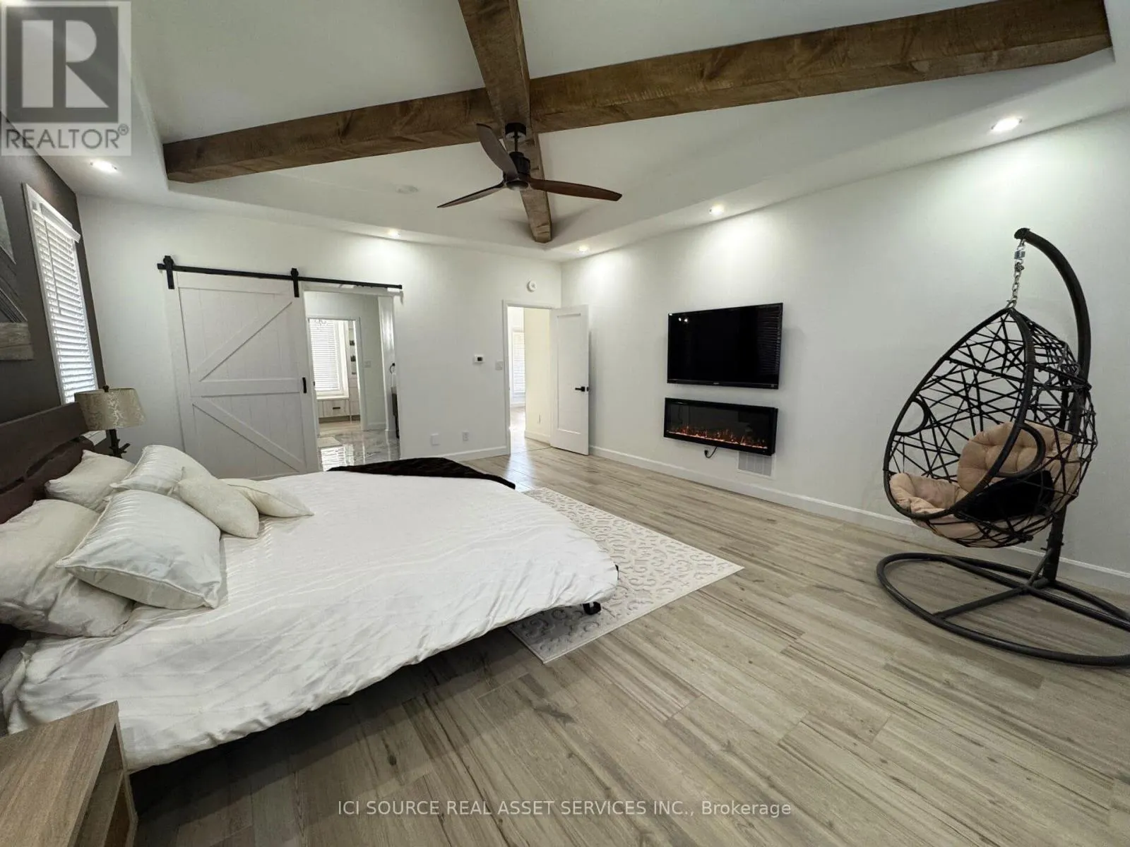 18 SWAN LANE