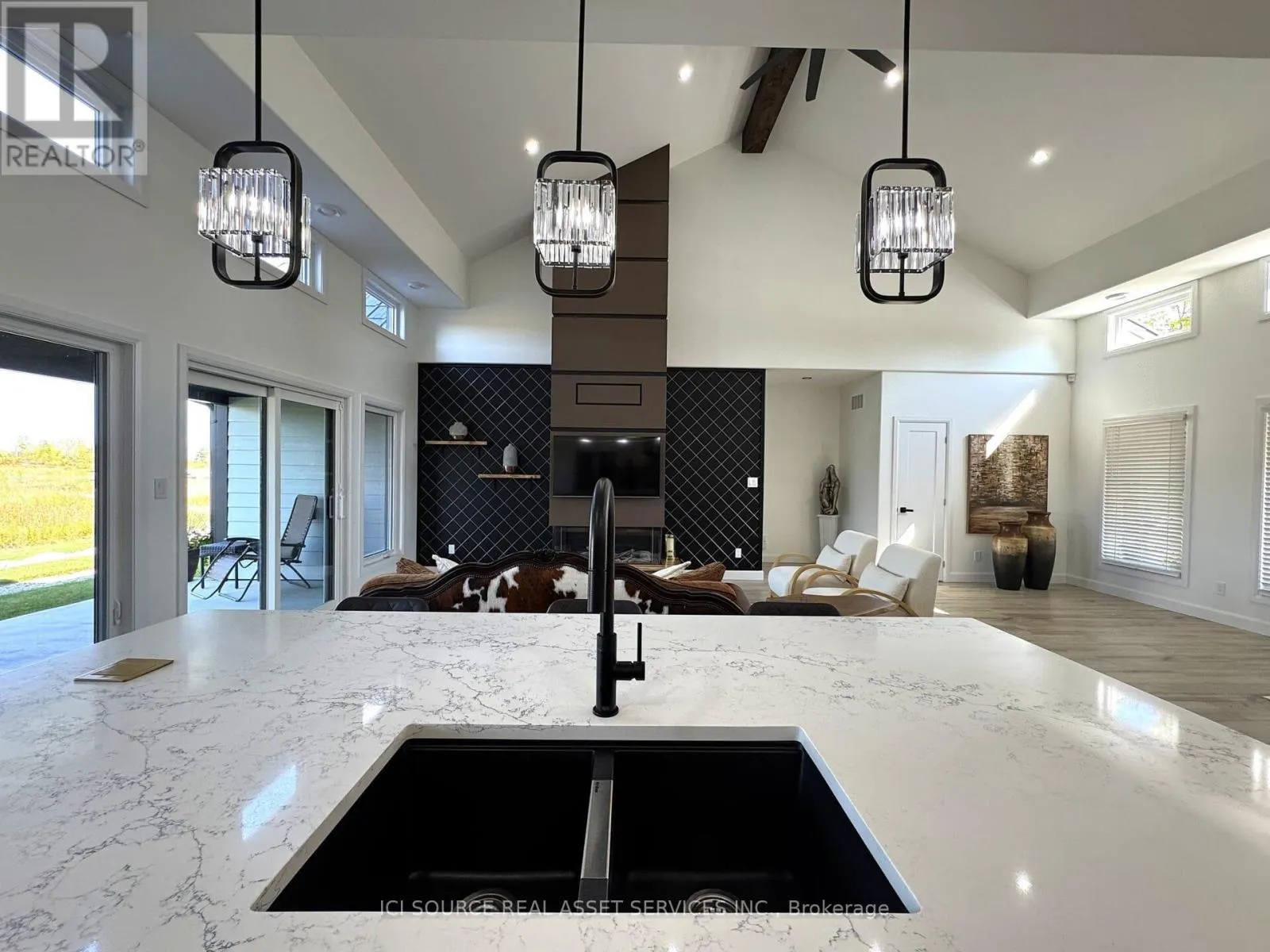 18 SWAN LANE