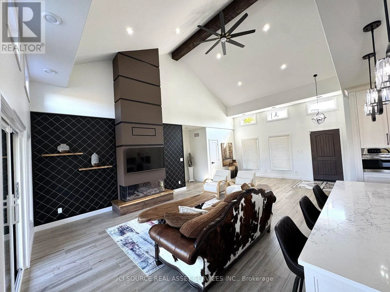 18 SWAN LANE