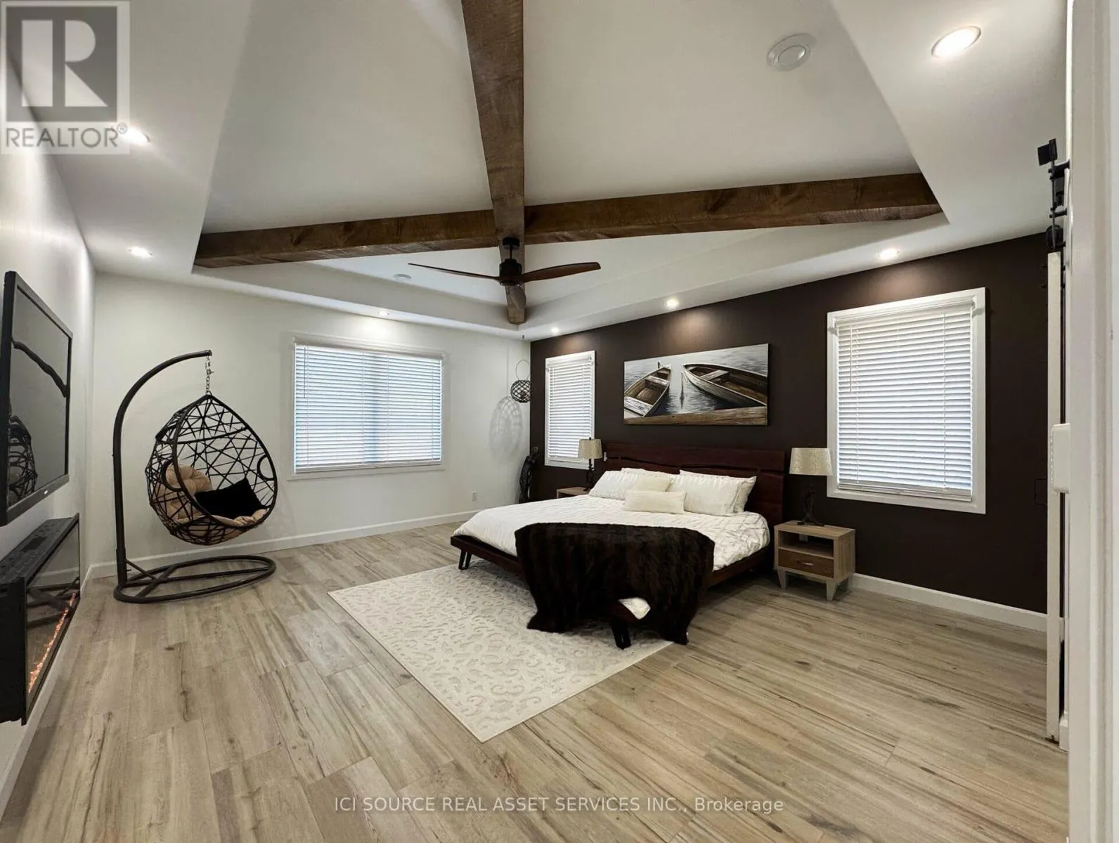 18 SWAN LANE