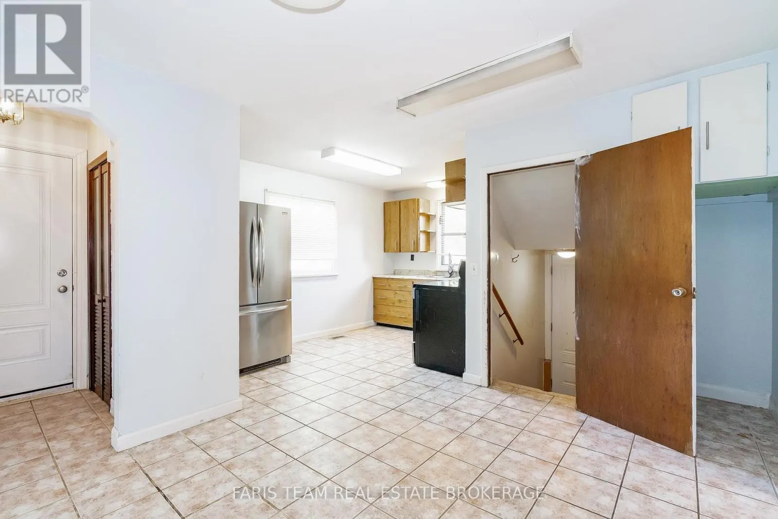 201 RIDGE ROAD W