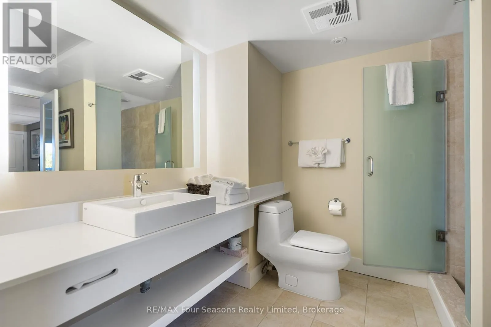 6210/6212 - 9 HARBOUR STREET E, #6210/6212