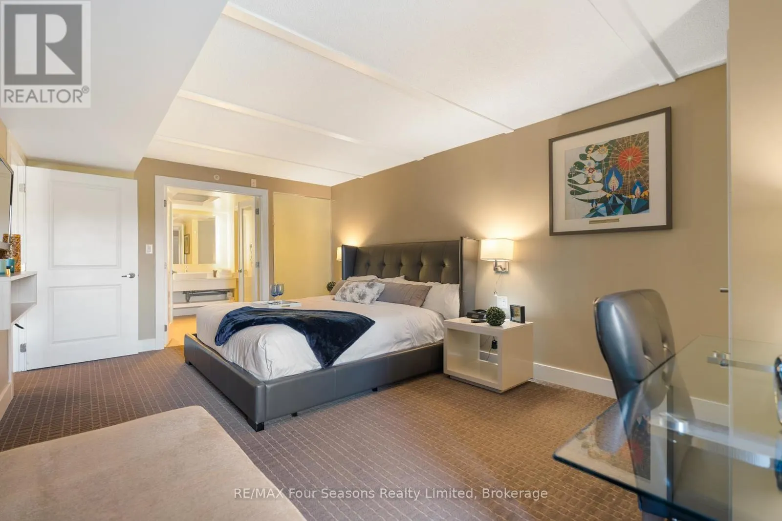 6210/6212 - 9 HARBOUR STREET E, #6210/6212