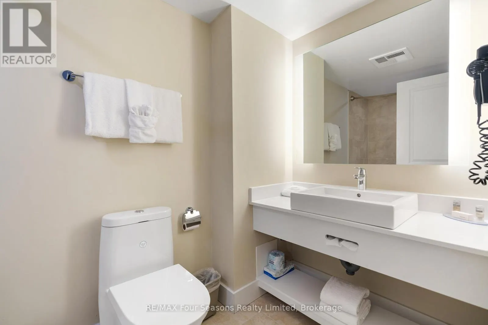 6210/6212 - 9 HARBOUR STREET E, #6210/6212
