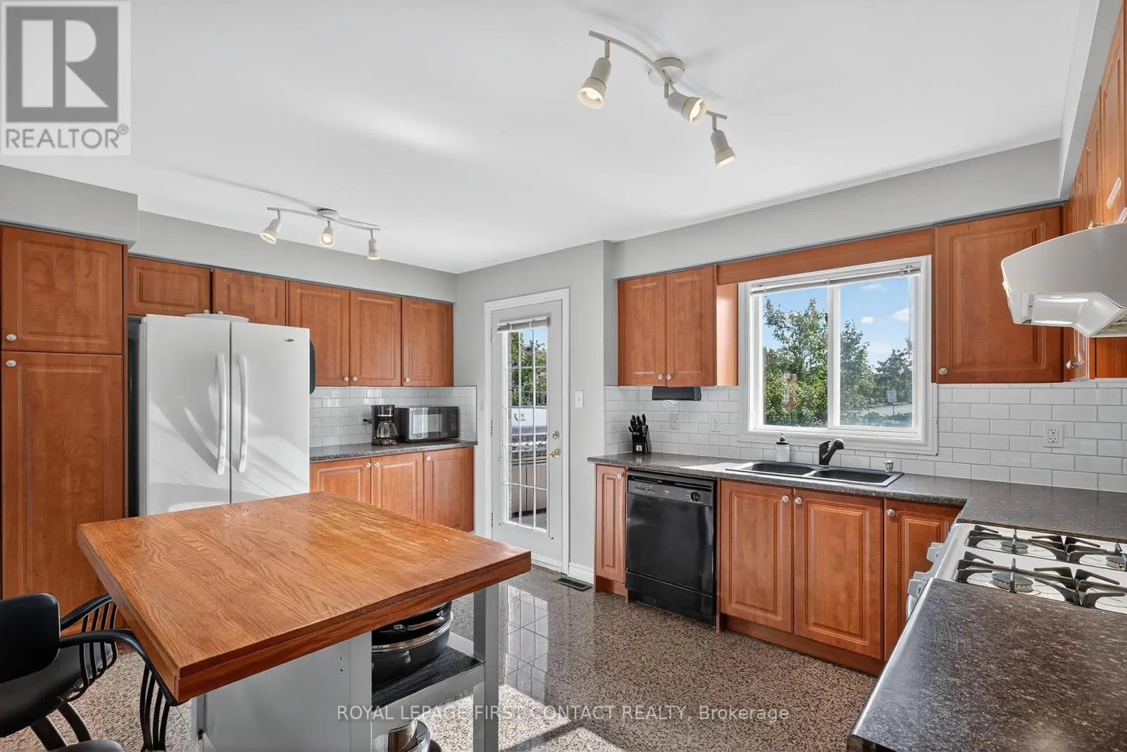 122 NORTHVIEW CRESCENT