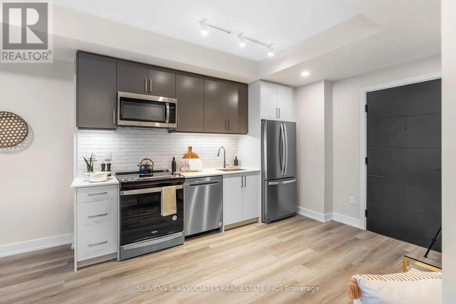 1105 - 41 JOHNSON STREET