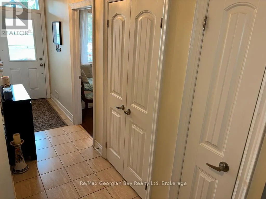 10 MAPLE COURT