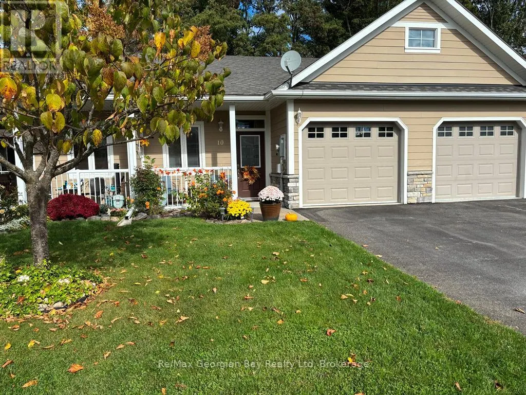 10 MAPLE COURT