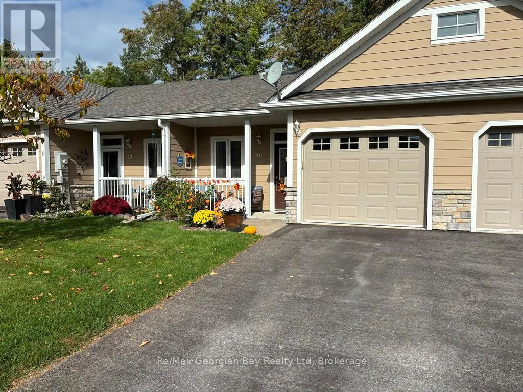 10 MAPLE COURT