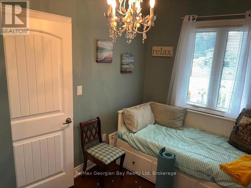 10 MAPLE COURT