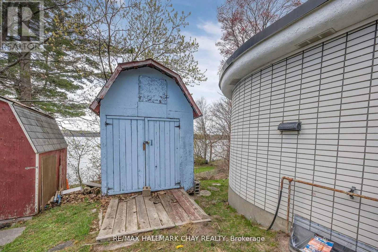 4 LAKESHORE ROAD