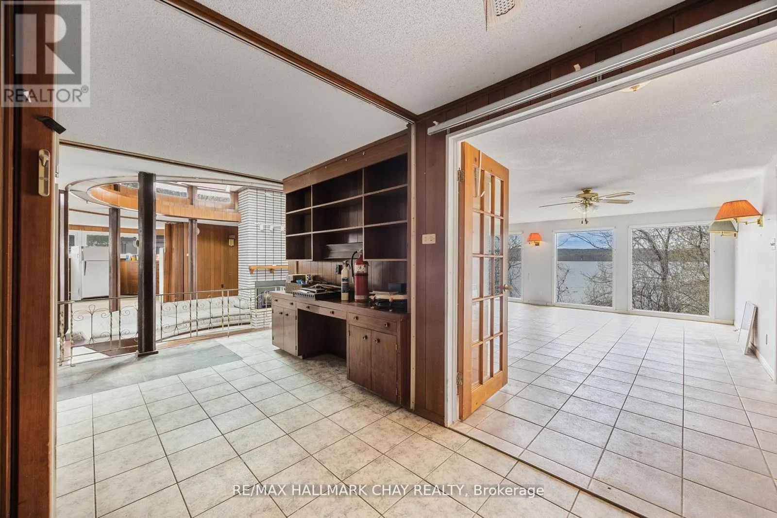 4 LAKESHORE ROAD