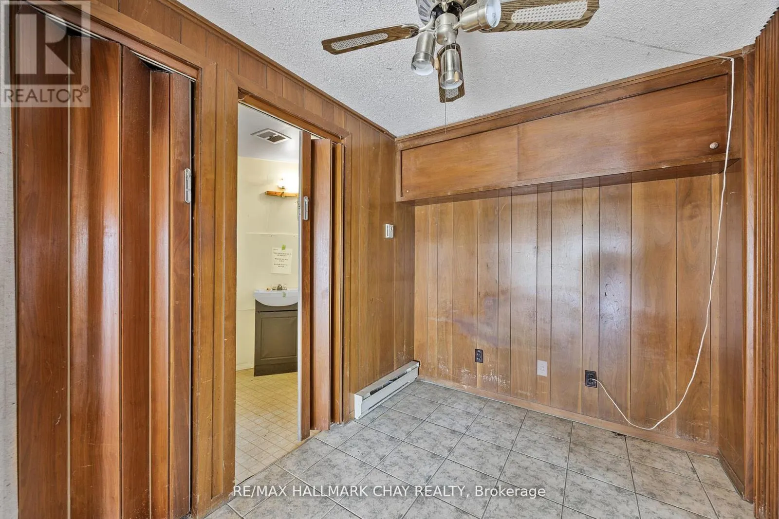 4 LAKESHORE ROAD