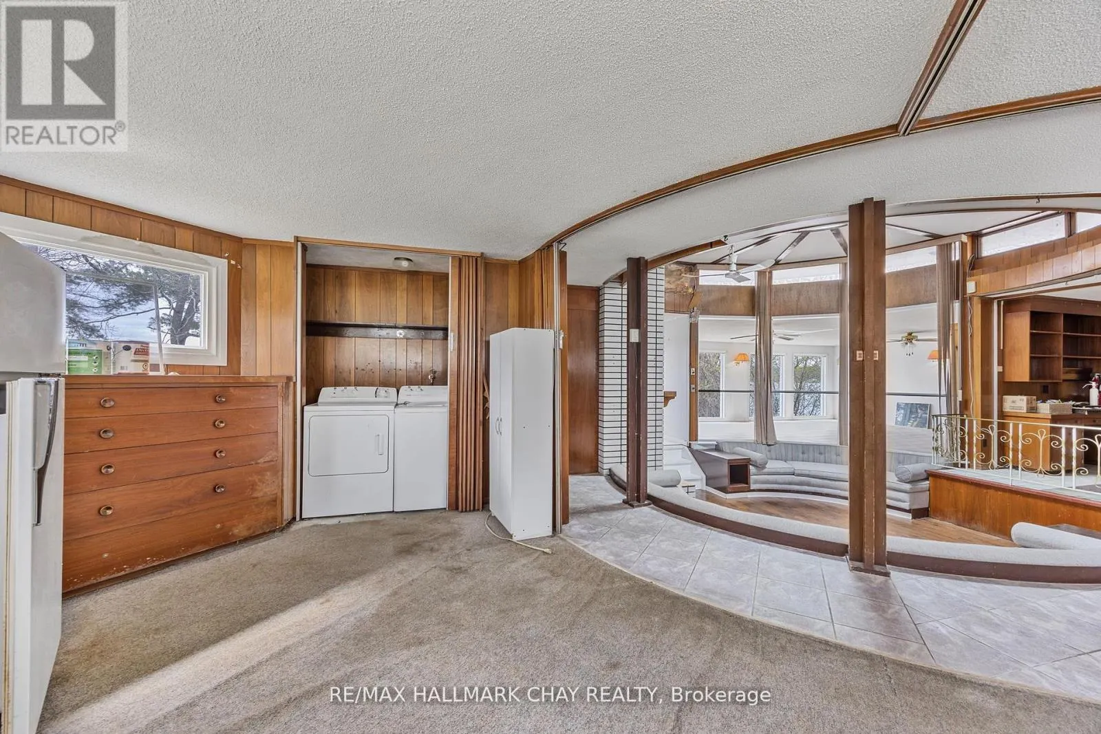 4 LAKESHORE ROAD