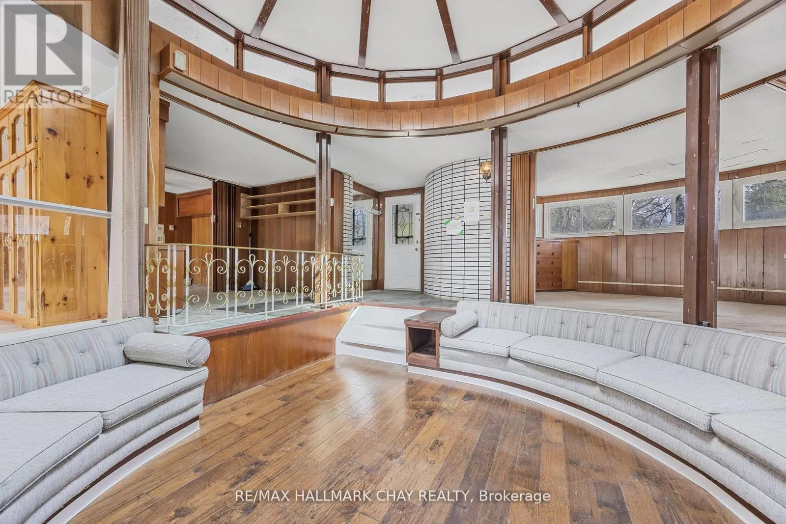 4 LAKESHORE ROAD