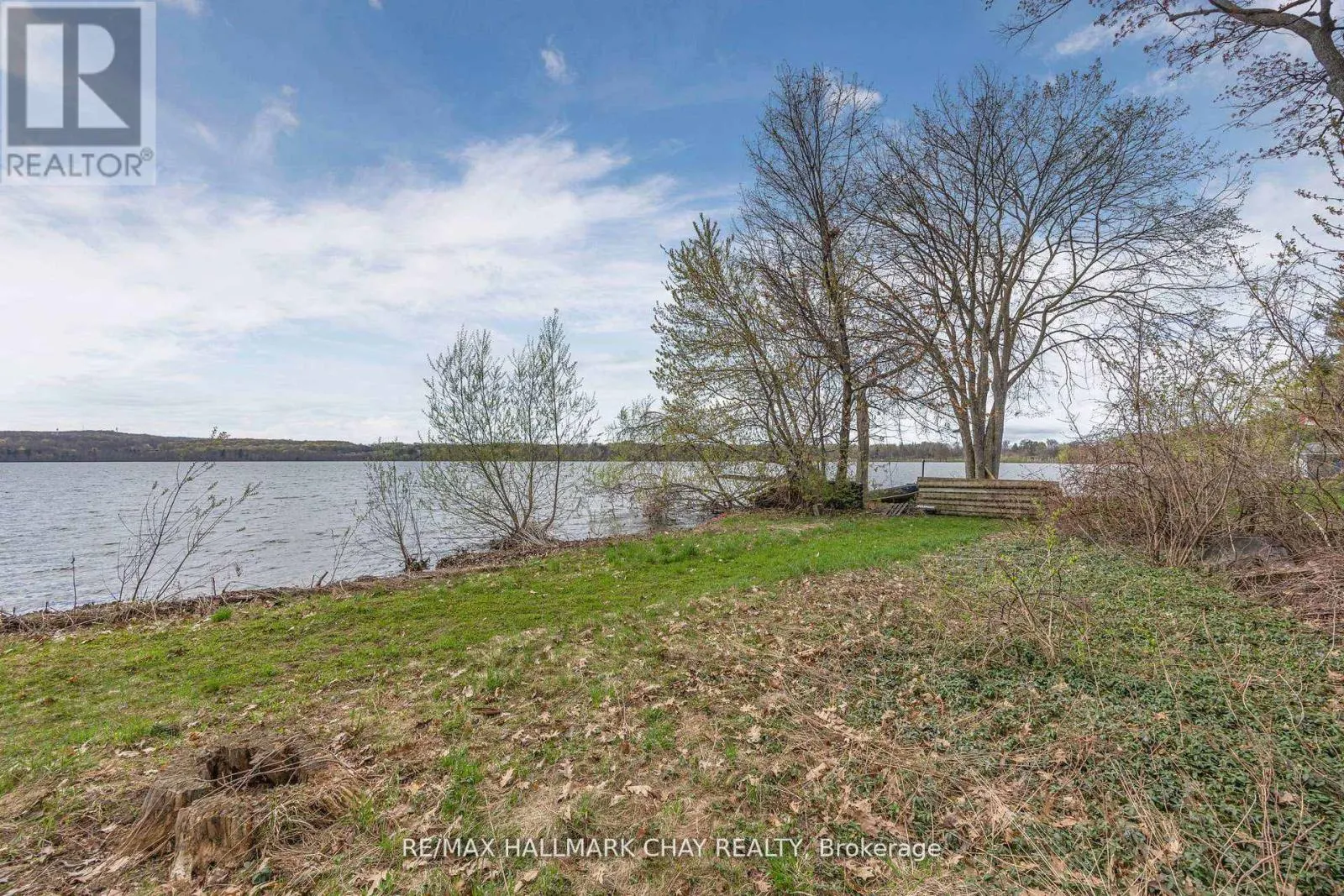 4 LAKESHORE ROAD