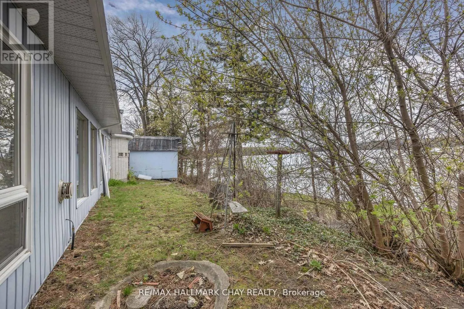 4 LAKESHORE ROAD