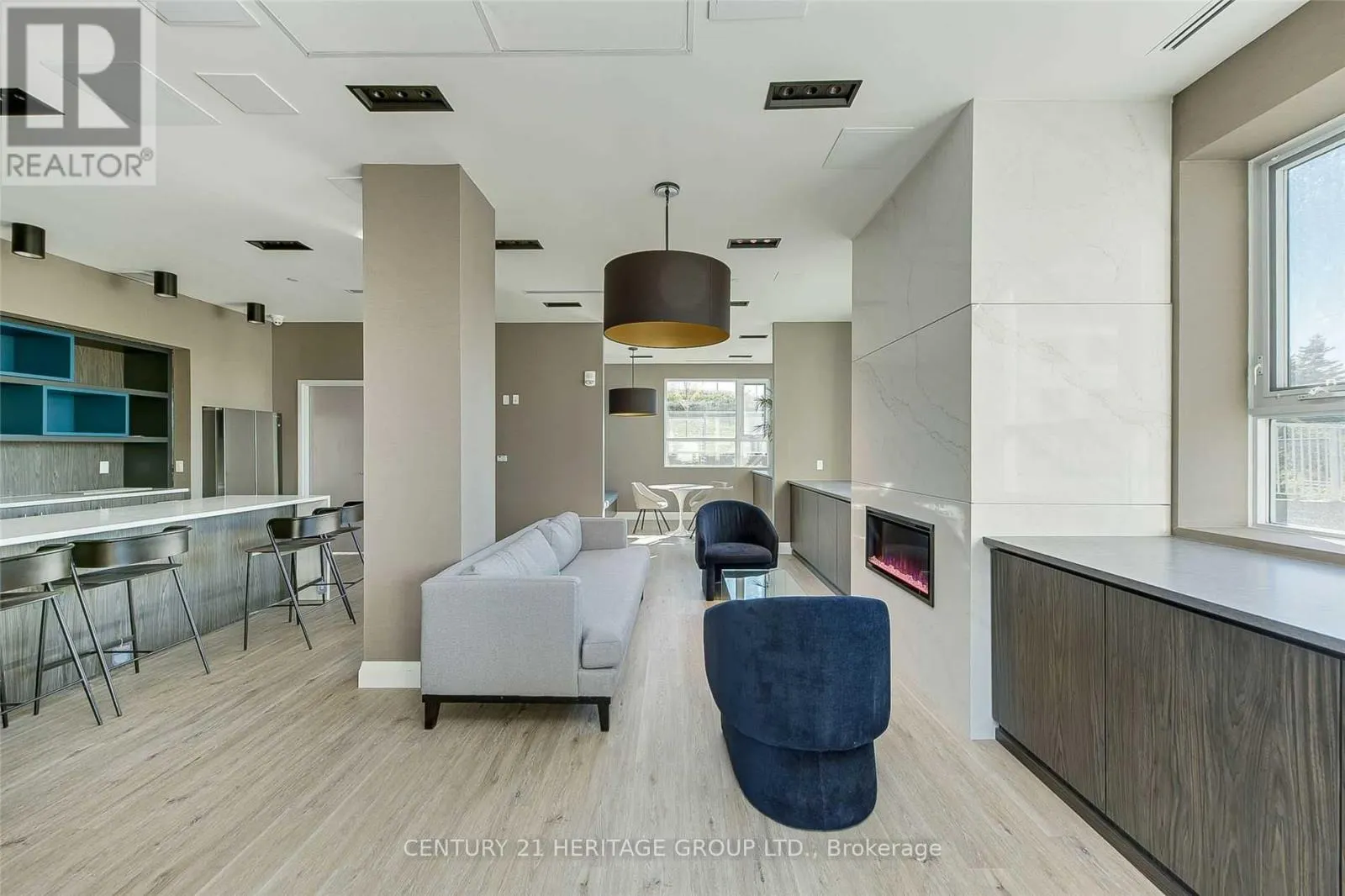 808 - 58 LAKESIDE TERRACE